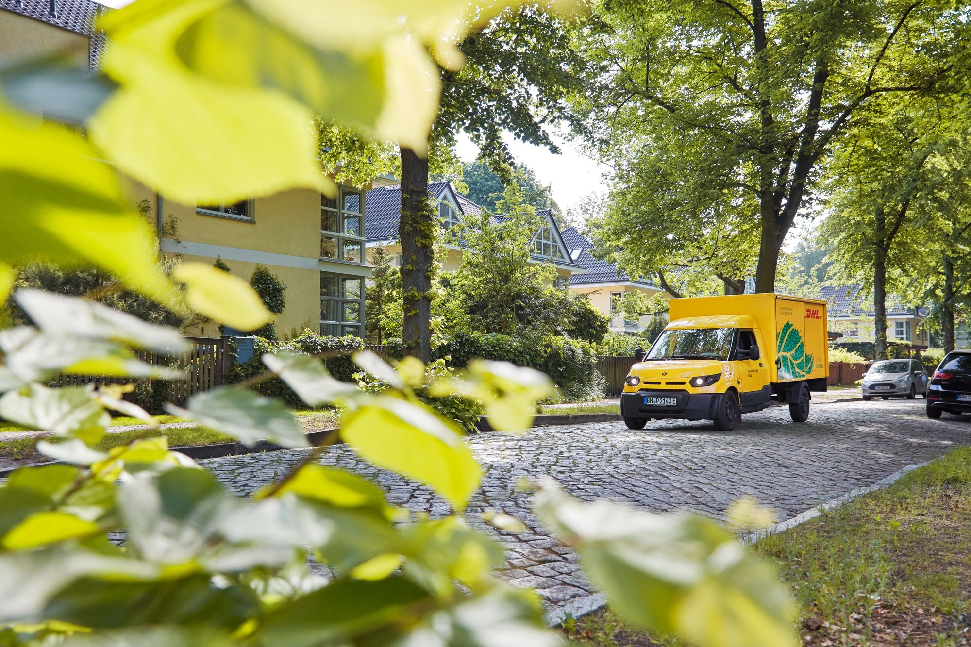 dhl_group_605001658939535_contentdamdpdhl-corporatedhlmedia-libraryglobal-shooting-201919_05_DHL_03120_large